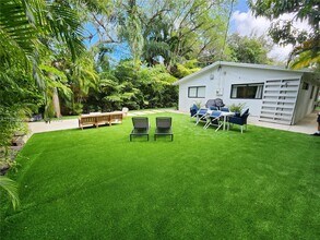 77 NE 43rd St in Miami, FL - Building Photo - Building Photo