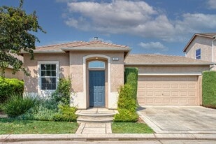 637 W Fontaine Ln in Clovis, CA - Building Photo