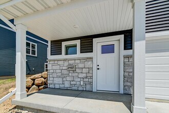 2996 Blue Grass Dr in Stoughton, WI - Foto de edificio - Building Photo
