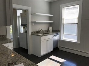 9 Neponset Ct in Boston, MA - Building Photo - Building Photo