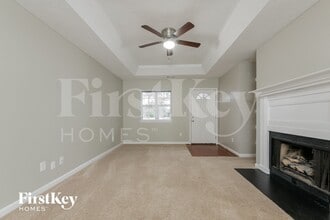 400 Lone Oak Dr in Senoia, GA - Foto de edificio - Building Photo