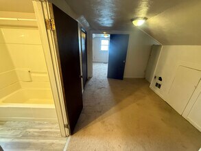 405 Hillis St, Unit Apt B in Youngwood, PA - Building Photo - Building Photo