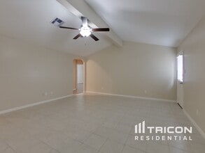 805 Painted Bison Dr in La Marque, TX - Building Photo - Building Photo