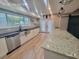 47 1/2 6th Ave S in Hopkins, MN - Building Photo