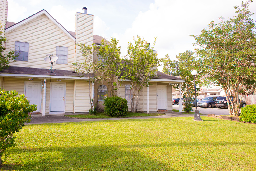 Kingspoint Village in Slidell, LA - Building Photo