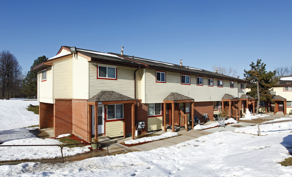 Maple Meadows Apartments in Ann Arbor, MI - Building Photo