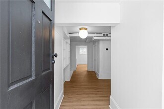 833 Martina Dr NE in Atlanta, GA - Building Photo - Building Photo