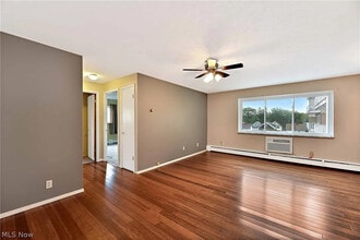 14567 Madison Ave, Unit 514 in Lakewood, OH - Foto de edificio - Building Photo