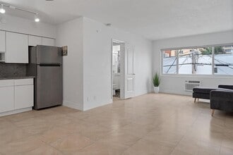 3349 NE 33rd St, Unit #2 in Fort Lauderdale, FL - Foto de edificio - Building Photo