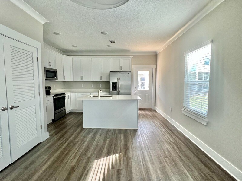 416 Palm St in Freeport, FL - Building Photo