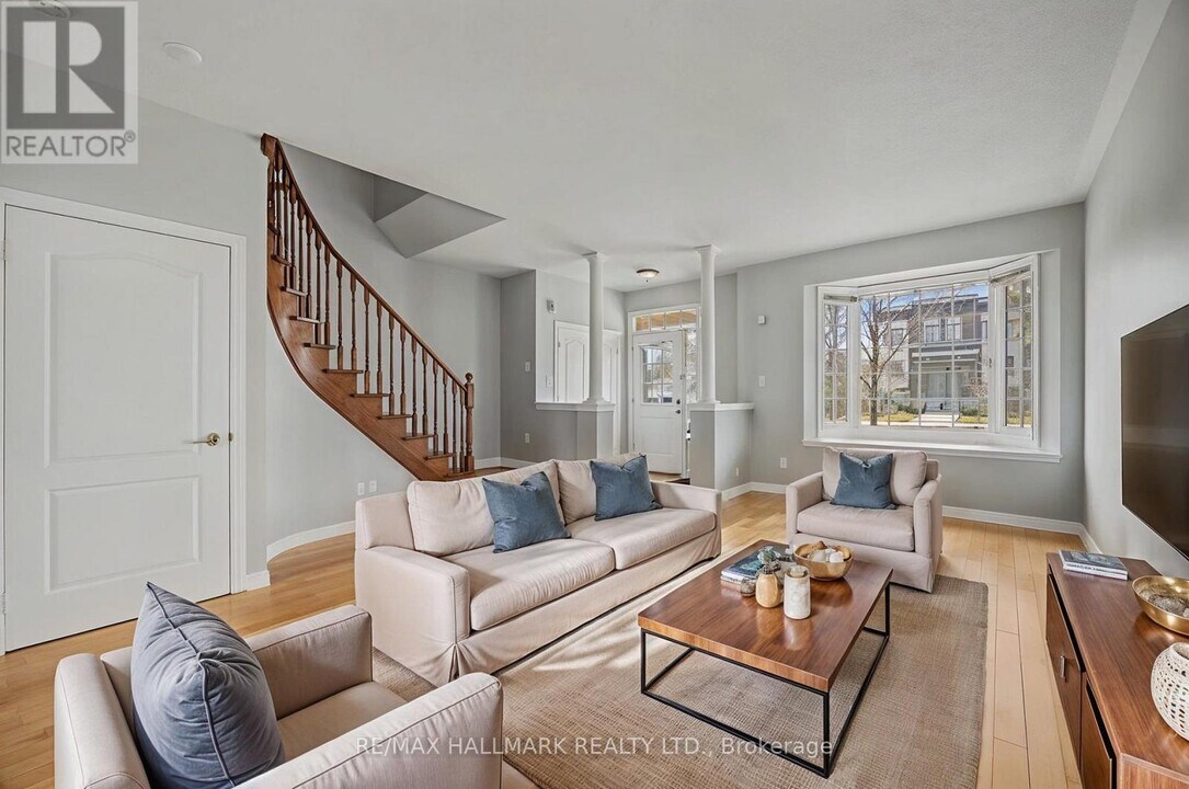 10561 Bayview Ave in Richmond Hill, ON - Building Photo