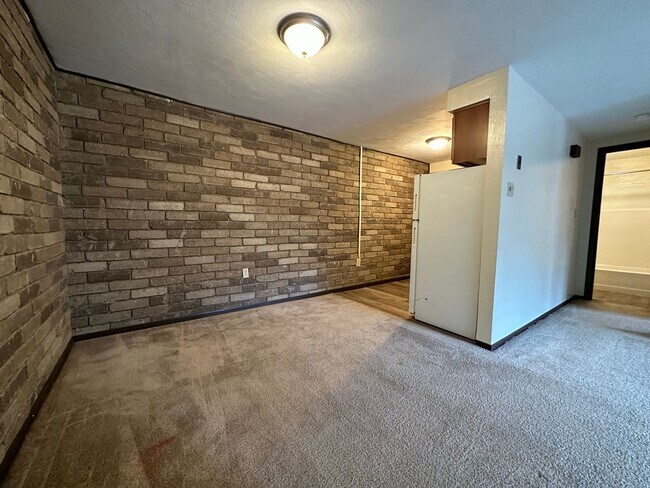 301-312 Kellywood Manor in New Kensington, PA - Building Photo - Building Photo