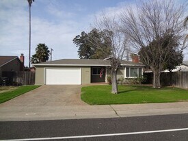 9952 Vanguard Dr in Sacramento, CA - Building Photo