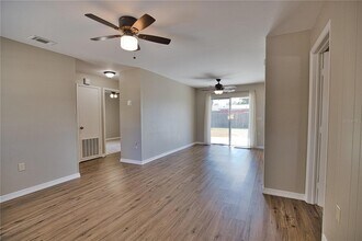 1056 Venetian Pkwy in Venice, FL - Building Photo - Building Photo
