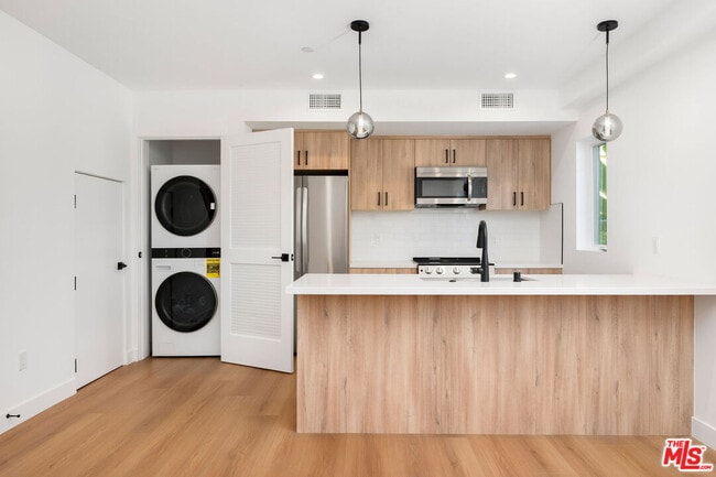 property at 728 Robinson St