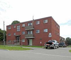116 Watson St W in Whitby, ON - Building Photo