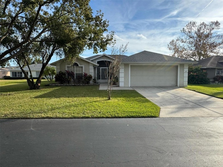 29352 Schinnecock Hills Ln in San Antonio, FL - Building Photo