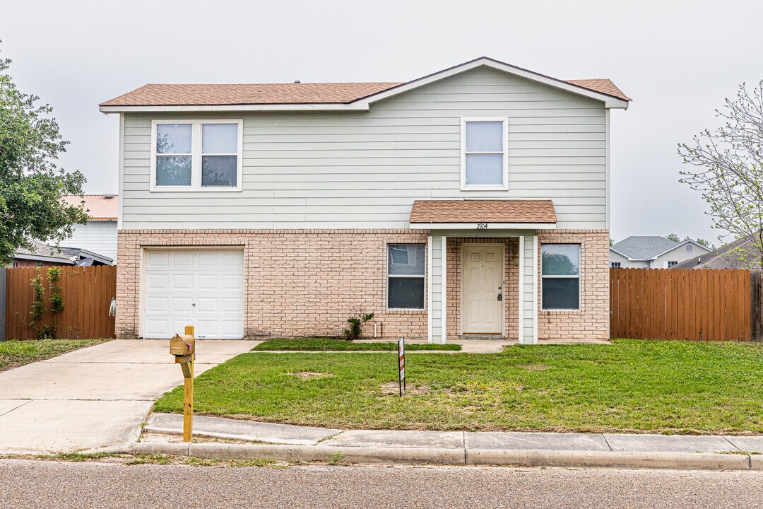 2104 Magnolia St in Mission, TX - Building Photo