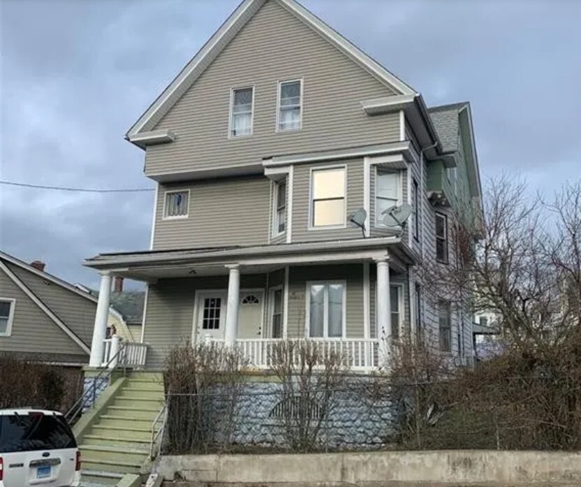 103 Lounsbury St in Waterbury, CT - Building Photo