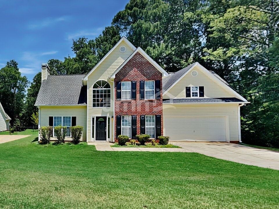 725 Stellas Pt in Mcdonough, GA - Foto de edificio
