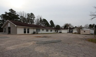 306 S Allen Rd in Wake Forest, NC - Foto de edificio - Building Photo