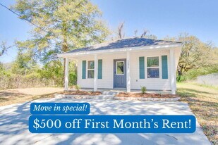 3296 W Cross St in Pensacola, FL - Building Photo