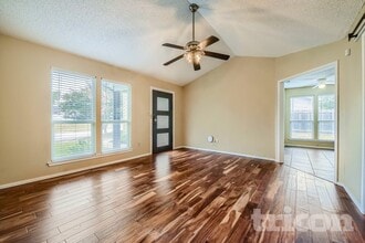 3803 Tamarron Ln in Arlington, TX - Foto de edificio - Building Photo