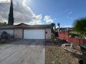 2112 Banyan Way in Antioch, CA - Building Photo