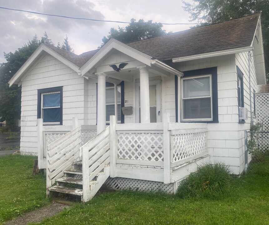 21.5 S Crandon Ave in Niles, OH - Foto de edificio