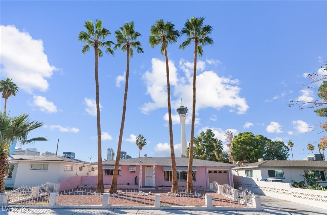2112 S Van Patten Pl in Las Vegas, NV - Building Photo