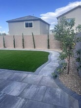 5924 Tomsik St in Las Vegas, NV - Foto de edificio - Building Photo