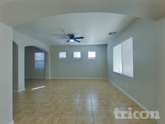 3921 W Irwin Ave in Phoenix, AZ - Foto de edificio - Building Photo