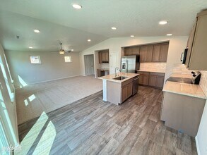 4706 W Oak Ave in Yakima, WA - Building Photo - Building Photo
