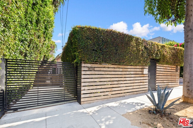 9014 Harratt St in West Hollywood, CA - Building Photo - Building Photo