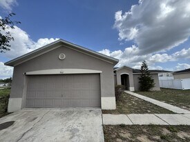 902 Fraser Dr in Poinciana, FL - Building Photo