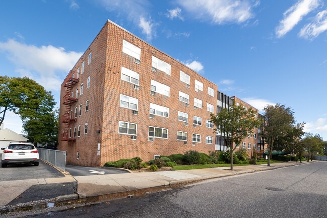 The Regency in Mineola, NY - Building Photo - Building Photo