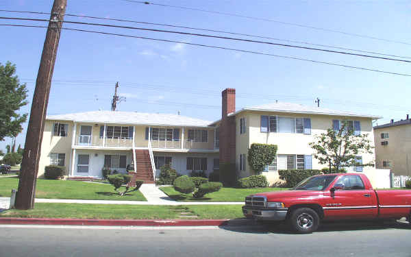 3417-3421 1/2 W Alameda Ave in Burbank, CA - Building Photo