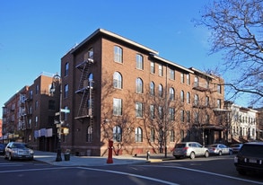 305 Decatur St in Brooklyn, NY - Building Photo
