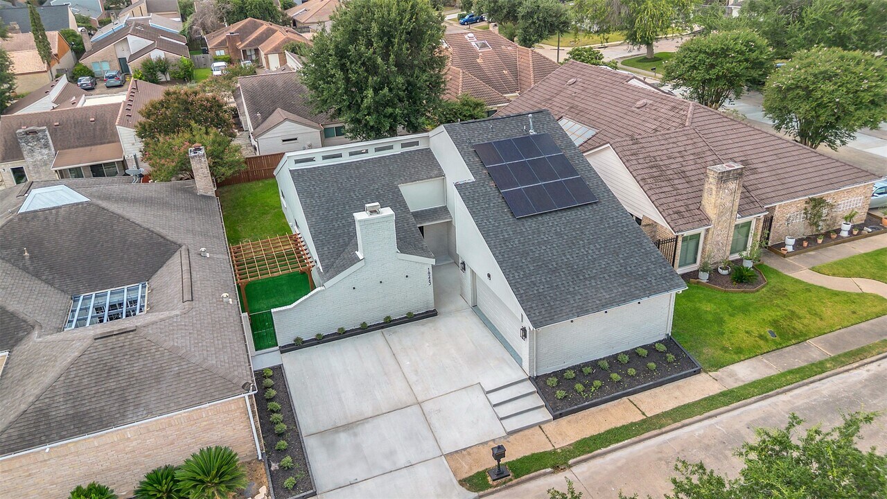 14223 Stokesmount Dr in Houston, TX - Building Photo