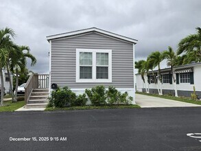 105 Lone Pine Dr in Hallandale Beach, FL - Building Photo - Building Photo