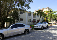 232 Majorca Ave in Coral Gables, FL - Foto de edificio - Building Photo