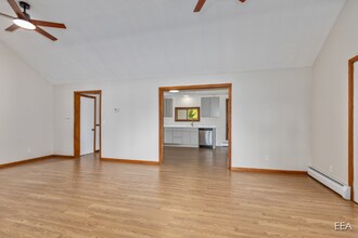 21815 8 Mile Rd in Stanwood, MI - Foto de edificio - Building Photo