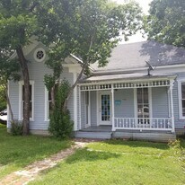 322 Shaw St in Taylor, TX - Building Photo