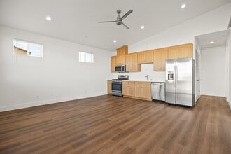 1674 Thea Ave in Chico, CA - Building Photo - Building Photo