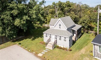 190 Railroad Ave in Portsmouth, RI - Building Photo