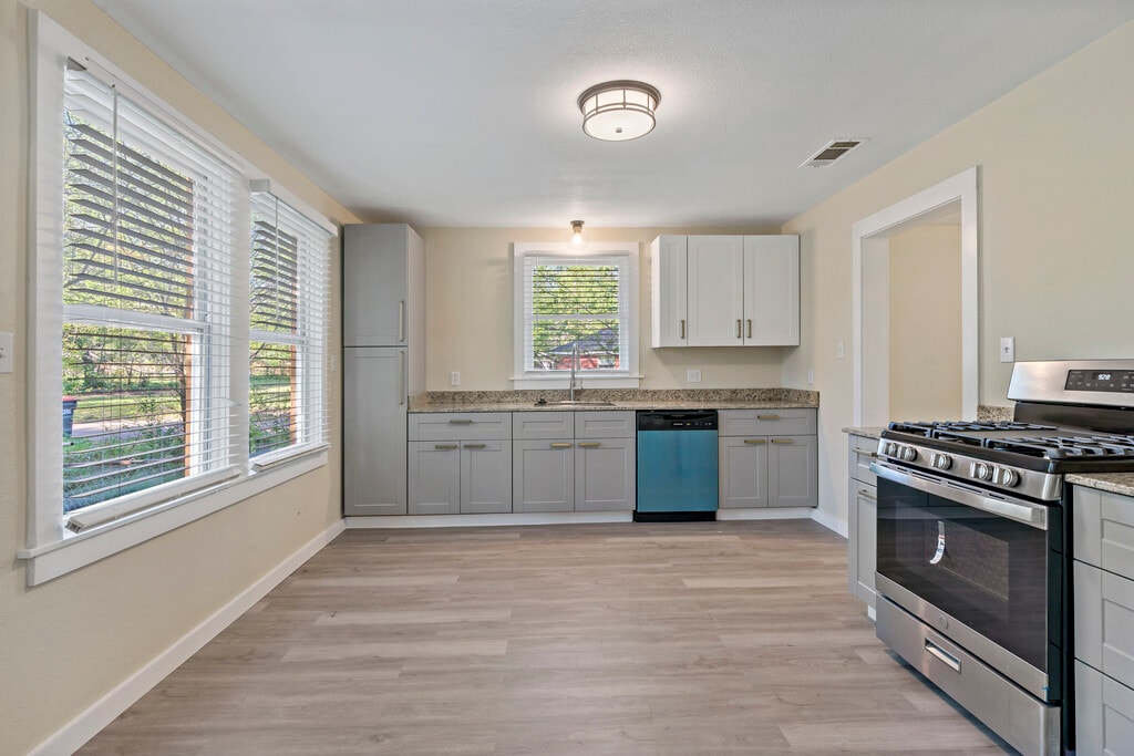 2185 W Cherry St Rentals in Paris, TX