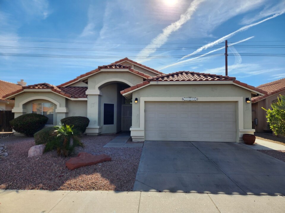 15013 S 46th Pl in Phoenix, AZ - Building Photo