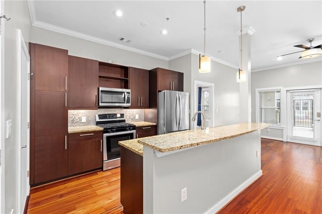 property at 870 Inman Vlg Pkwy NE