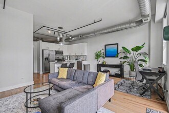 950 W Monroe St in Chicago, IL - Building Photo - Building Photo