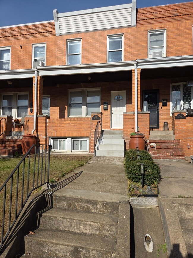 302 Folcroft St, Unit 2nd Floor Apt, Unit 2nd Floor Apt